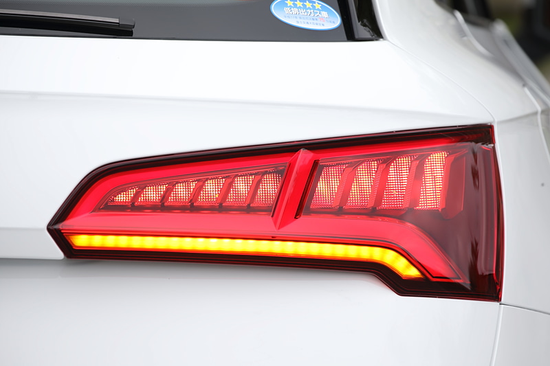 LEDリアコンビネーションランプのリアウインカーは、“流れるウインカー”と呼ばれる「ダイナミックターンインジケーター」となる