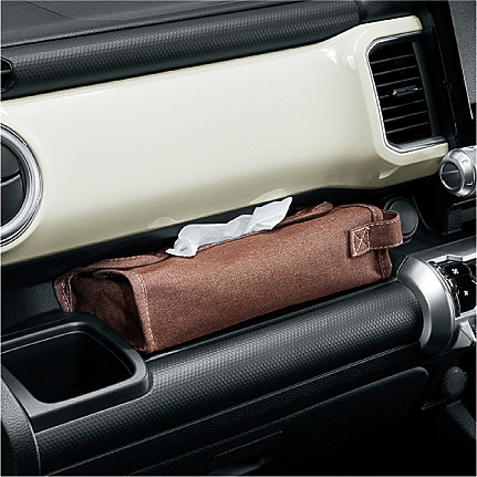 BOXティッシュを収納できるインパネトレー（助手席）