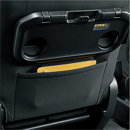 助手席シートバックポケットとパーソナルテーブルはHYBRID MZに標準装備