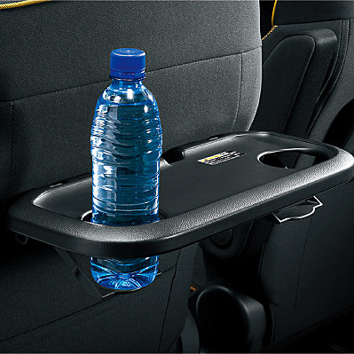 助手席シートバックポケットとパーソナルテーブルはHYBRID MZに標準装備