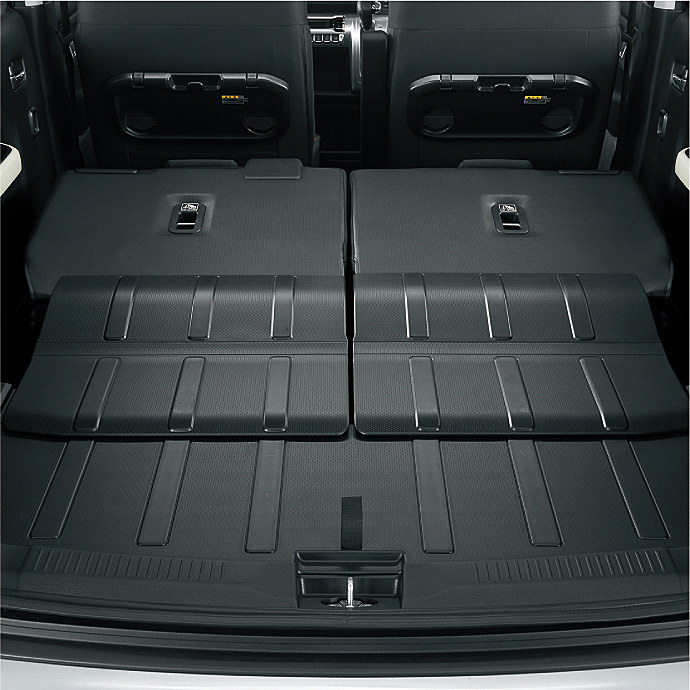 後席は肩口に設置されたレバーでラゲッジルームからも簡単に倒せる