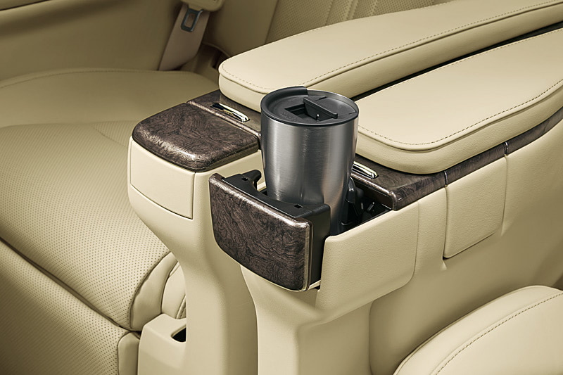 カップホルダーは各席に1つ設置