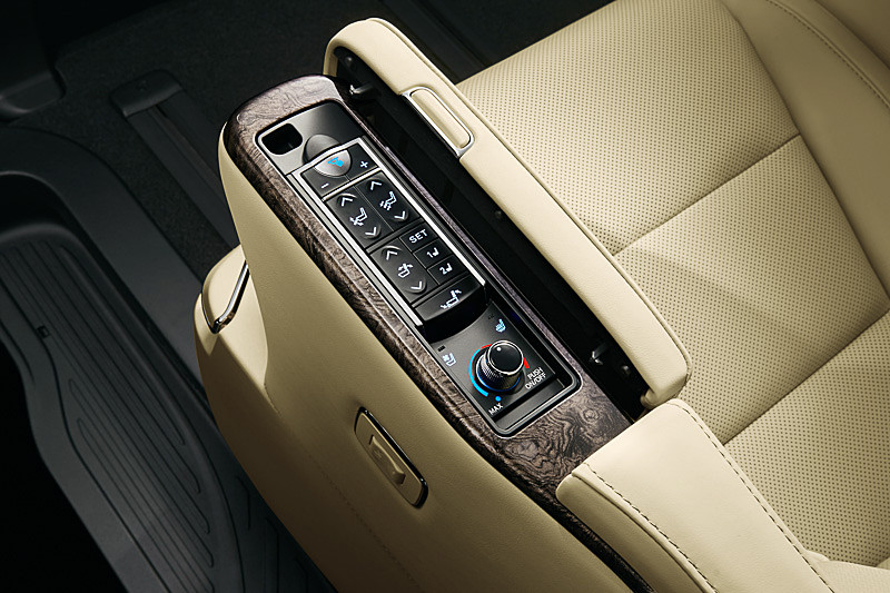 集中コントロールスイッチ（アームレスト格納式）