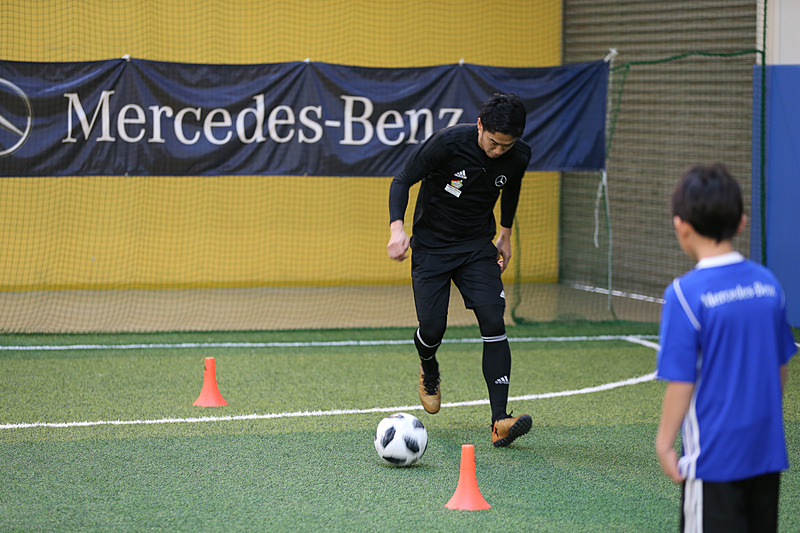 トレーニングやミニゲームを興じる香川選手