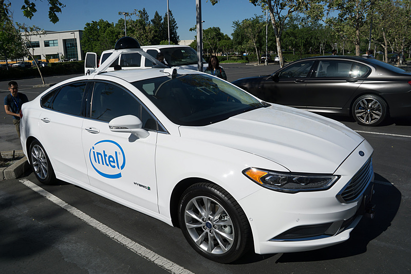 Intelが5月に行なったAutonomous Driving Labの設置に関する記者会見で公開した自動運転の開発車両