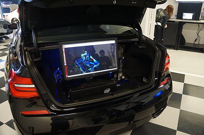 自動運転車の開発を加速するインテル GO