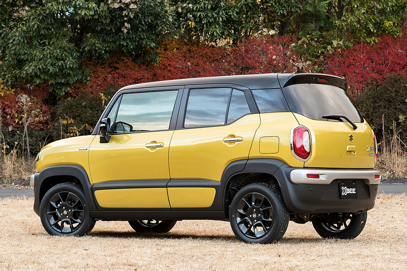 撮影車両はHYBRID MZ。ボディカラーはラッシュイエローメタリック ブラック2トーンルーフ