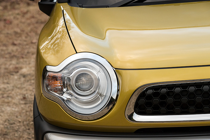 顔付きは随所に丸みを帯びた造形でファニーなイメージ