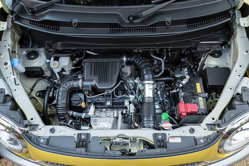 排気量を1.0リッターに抑えたダウンサイジング直噴ターボエンジンを搭載。6速ATとの組み合わせで高い走行性能を実現