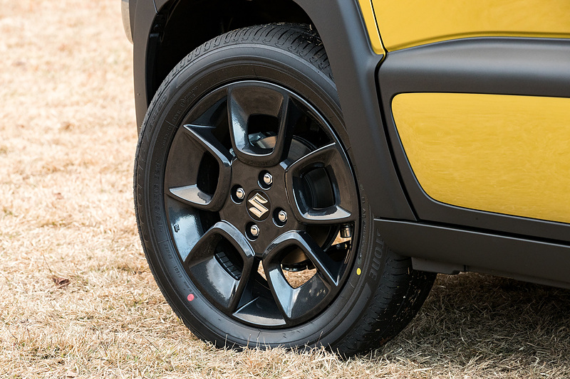 16インチアルミホイールが全車標準となり、組み合わされるタイヤのサイズは175/60 R16。撮影車両はブリヂストン「エコピア EP150」を装着