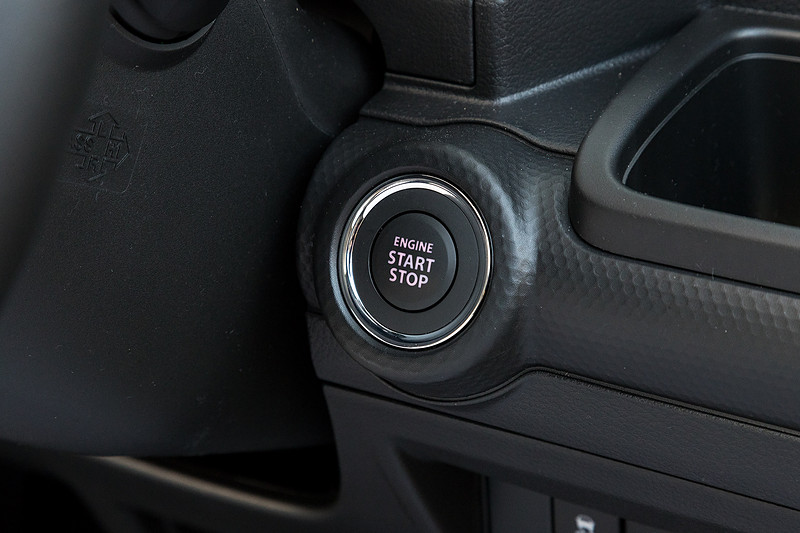 キーレスプッシュスタートシステムは全車標準装備