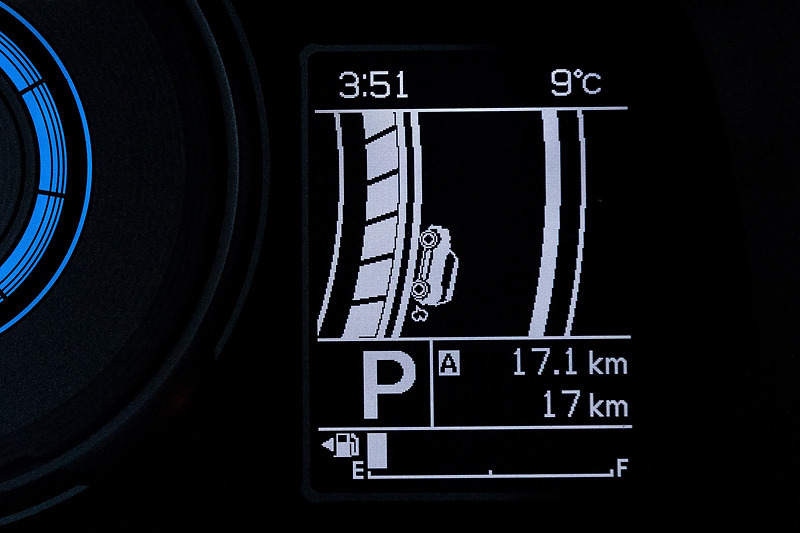 スイッチを入れるとマルチインフォメーションディスプレイにアニメーションが表示される。これはスポーツモード