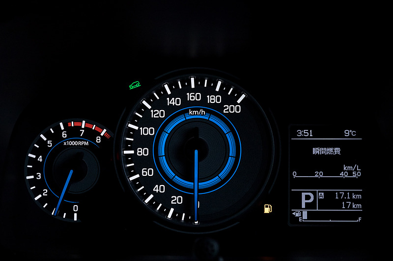 ヒルディセントコントロールモード時はメーター内にアイコン表示も