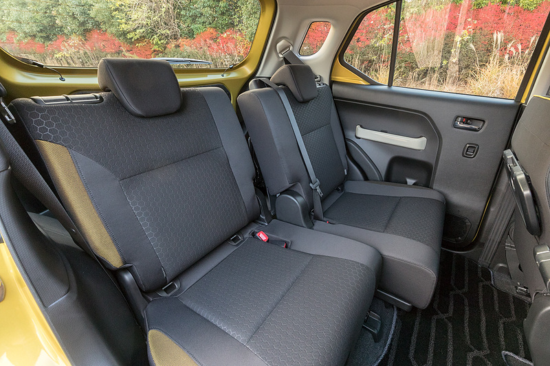 左右独立して165mmのスライド、リクライニングが可能