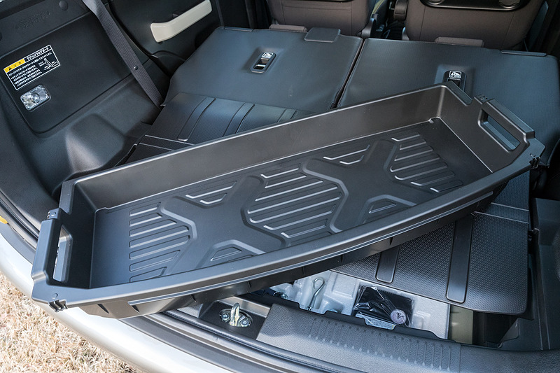 ラゲッジアンダーボックスは取り外しも可能