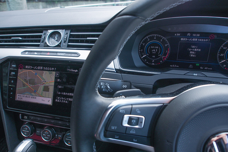 実際の道案内はメーター内のディスプレイと中央のディスプレイの両方