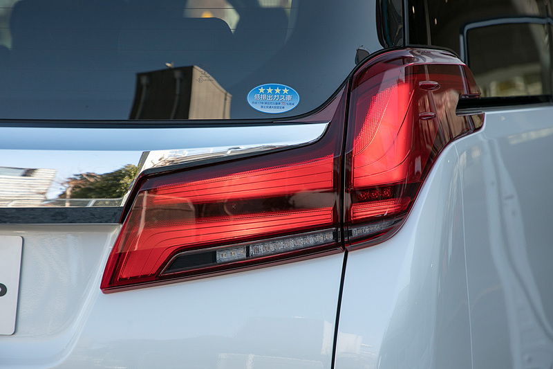 アルファード SCのリアコンビネーションランプの点灯パターン