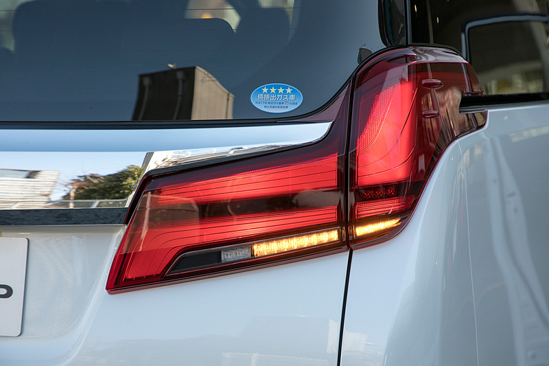 アルファード SCのリアコンビネーションランプの点灯パターン