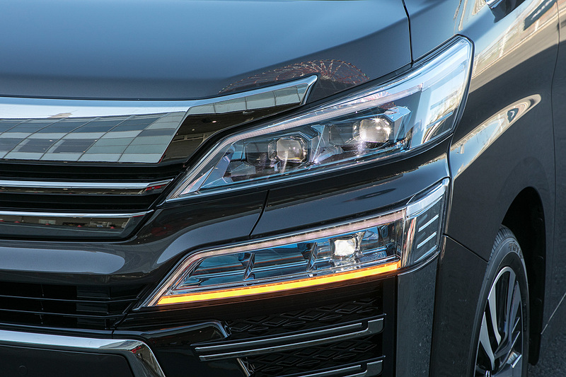 ヴェルファイア ZGのヘッドライトとフォグランプの点灯パターン