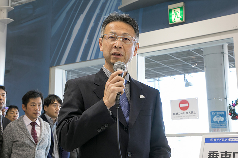 開発責任者の吉岡憲一氏も会場に訪れていた。吉岡氏からは「2015年にモデルチェンジして3年弱経ったこのタイミングで3年分の進化を詰め込んだマイナーチェンジを行なった」というコメントがあった