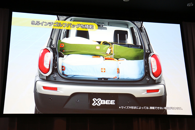 ゴルフバックを真横に倒して搭載したり、35Lのキャリーバッグ5つを並べて搭載できるラゲッジスペースを用意