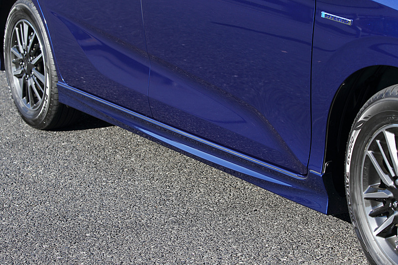 サイドロアスカートも専用装備