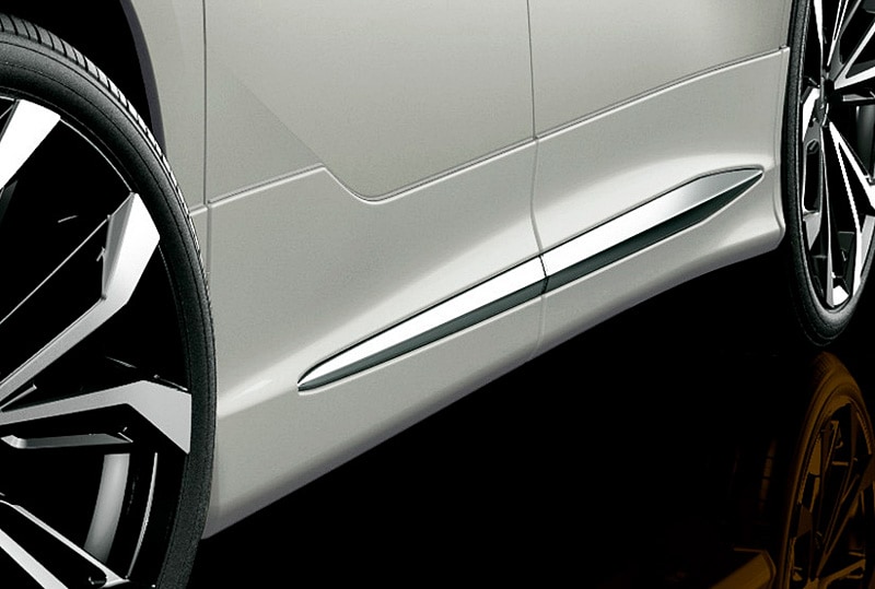 サイドスカート（塗装済：7万8840円、素地：6万6960円）