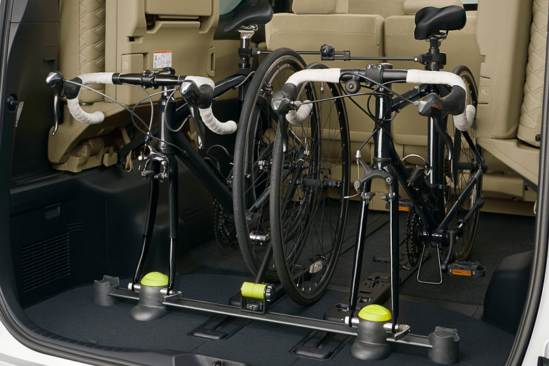 ロードバイクを2台まで搭載できる「サイクルホルダー」（4万1040円）