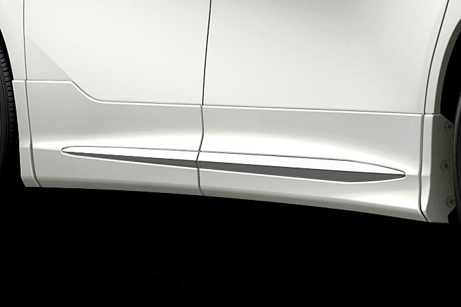 サイドスカート（塗装済：7万8840円、素地：6万6960円）