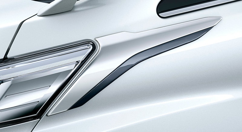 ヘッドライトガーニッシュ（3万7800円）