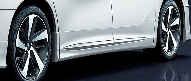 サイドスカート（塗装済：7万8840円、素地：6万6960円）