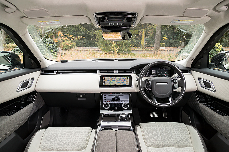 ヴェラール HSEのインテリア。シートはタップルグレー/ライトオイスター（プレミアムテキスタイル）のコンビネーション