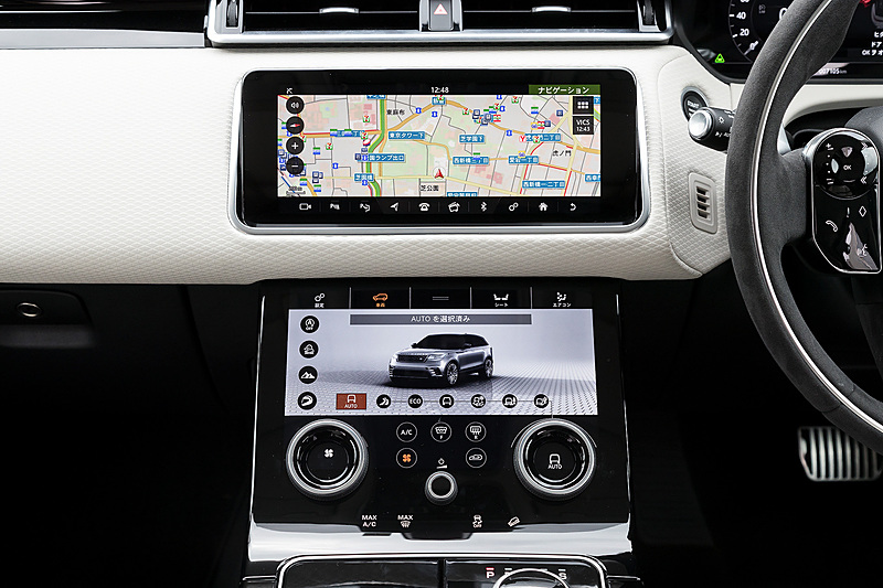 全グレードに2つの10.2インチタッチスクリーンで構成される最新のインフォテインメントシステム「Touch Pro Duo」を標準装備