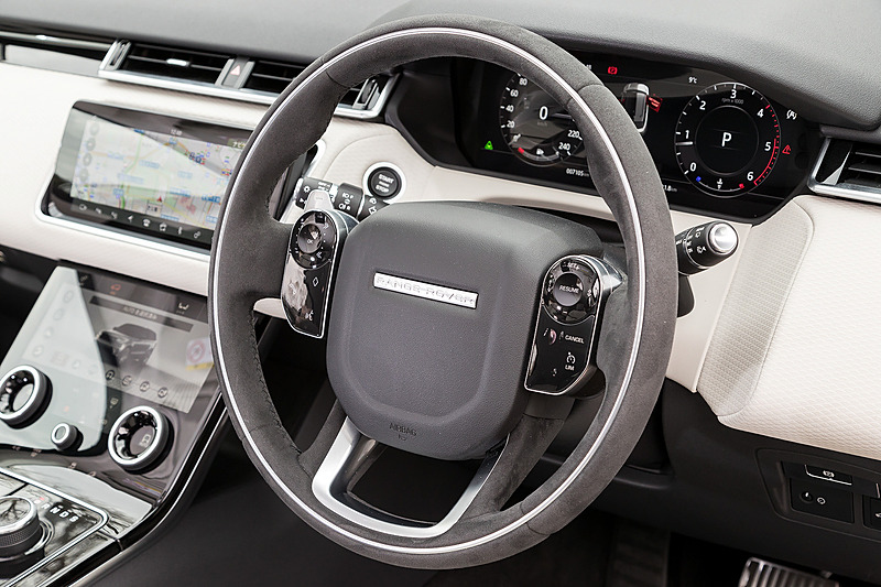 スエードクロスのステアリングホイール