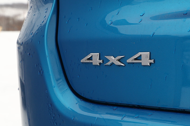 リアには「4×4」のエンブレムを装着