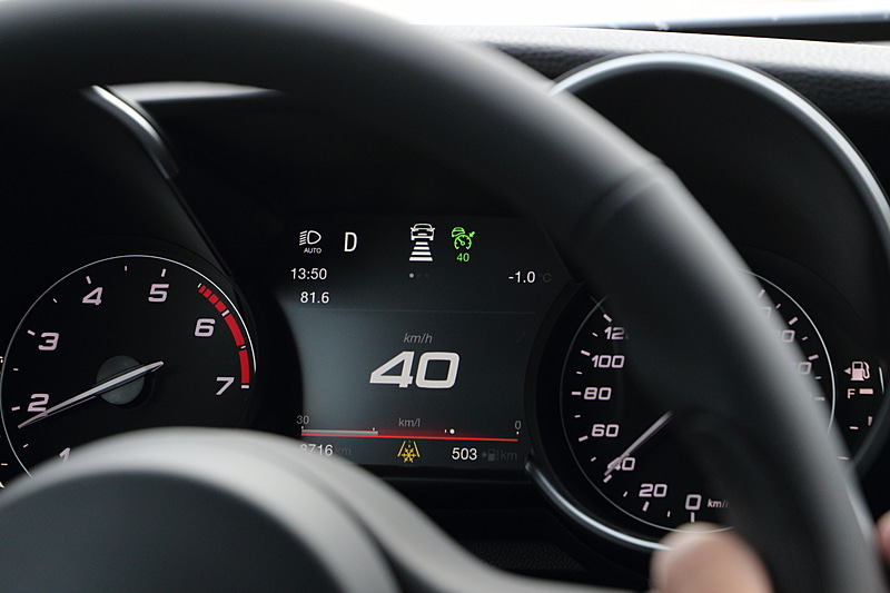 ジュリア ヴェローチェも「ACC［アダプティブクルーズコントロール］（STOP＆GO機能付）」を標準装備