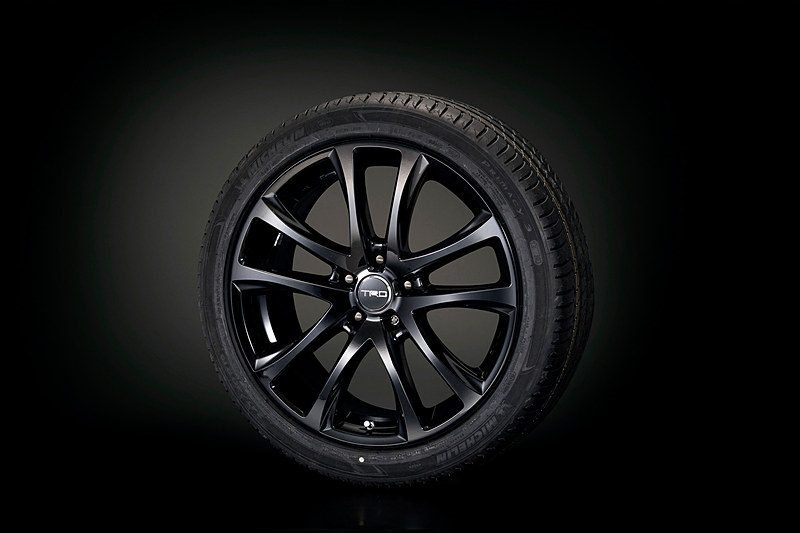 19インチアルミホイール「TRD TF5（ブラック）」＆タイヤセット：41万2000円（税別）/1台分
