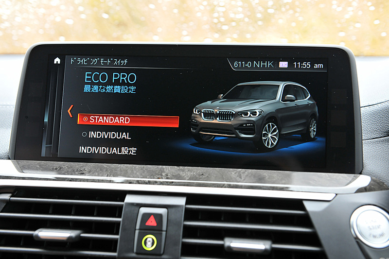 パフォーマンスを最適化する「ドライビング・パフォーマンス・コントロール」では、スタンダートな設定の「コンフォート」、燃料消費量低減に貢献する「ECO PRO」、ダイナミックな走行が楽しめる「スポーツ」の3モードを設定。それぞれでメーターの表示が異なる
