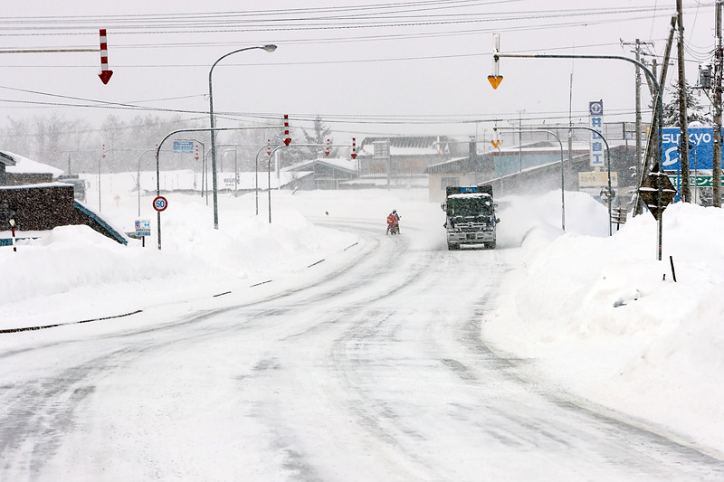 道路はこのような状況。いくら性能のよいCX-8といえども、雪道での過信は禁物