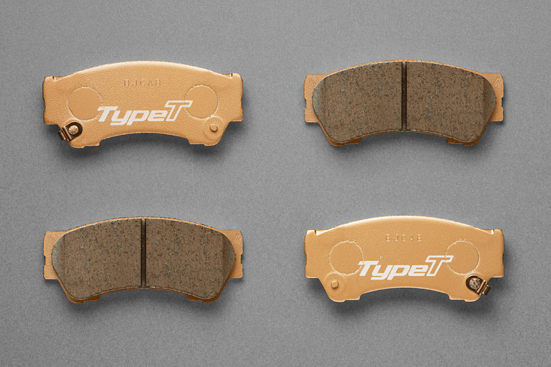 フロント用（左右セット）となる「ブレーキパッド-Type Touring-」（1万6200円）