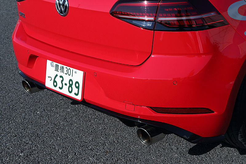 コックス製パーツでは、足まわりパーツとして「スプリングキット」「ブレーキパッドセット」「ブレーキラインシステム」、ボディ剛性パーツとして「コックスボディダンパー」「スタビライザーセット」「トゥピボットストップトラス」、吸排気パーツとして「パフォーマンスエアフィルター」「ステンレスエグゾーストチャンバー」を用意。価格は1万7280円～11万8800円。もちろんこれらのパーツは車検対応