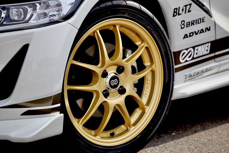 エンケイの「PF01」に、新色のゴールドカラーが2018年5月から追加