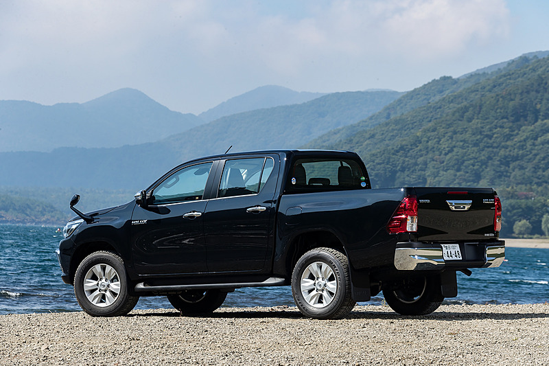 試乗車となったハイラックス Z。ボディカラーは「アティチュードブラックマイカ」で価格は374万2200円