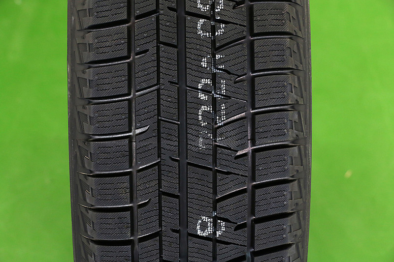 スーパー吸水ゴムなどで氷上性能をアップしたというヨコハマ iceGUARD 5 PLUSを装着（ロケ当時の最新モデル、現在はiceGUARD 6が発売されている）