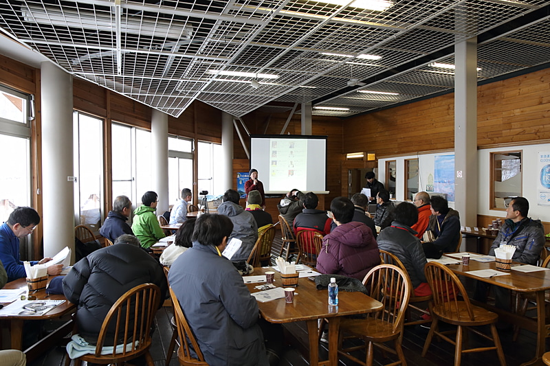 休憩室に全員集合。2017 ウインタードライビングパークがスタートした