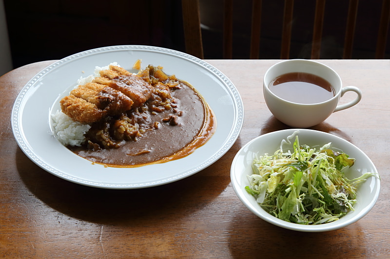 お昼はカツカレーでした♪