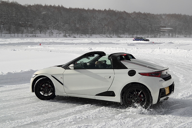 こ、これは、見せるためのドリフトアングルなんだからねっ!!