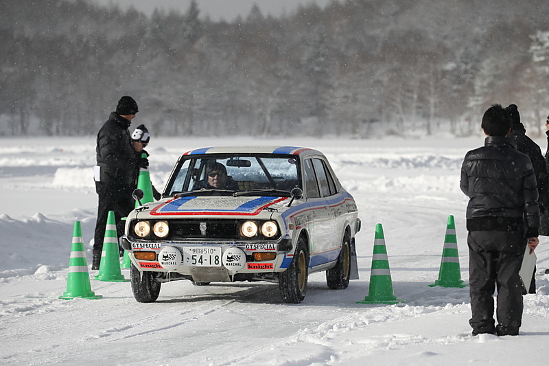 WRCラリー、全日本ラリー、ツーリングカー選手権グループＡなど、名だたるレースで優勝を飾ってきた日下部先生のドライビングは、実にスムーズで美しかった