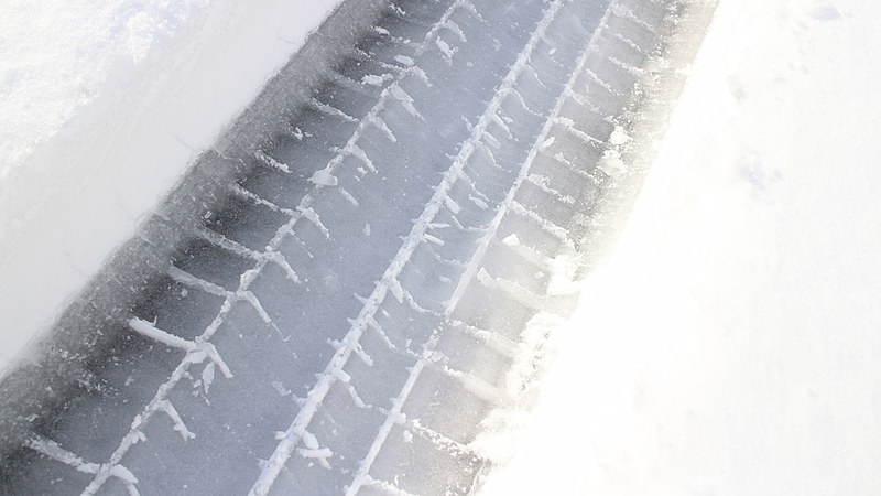 圧雪の下にある氷が溶け出してきたツルツルテロテロ路面での走りっぷりも気になるところ