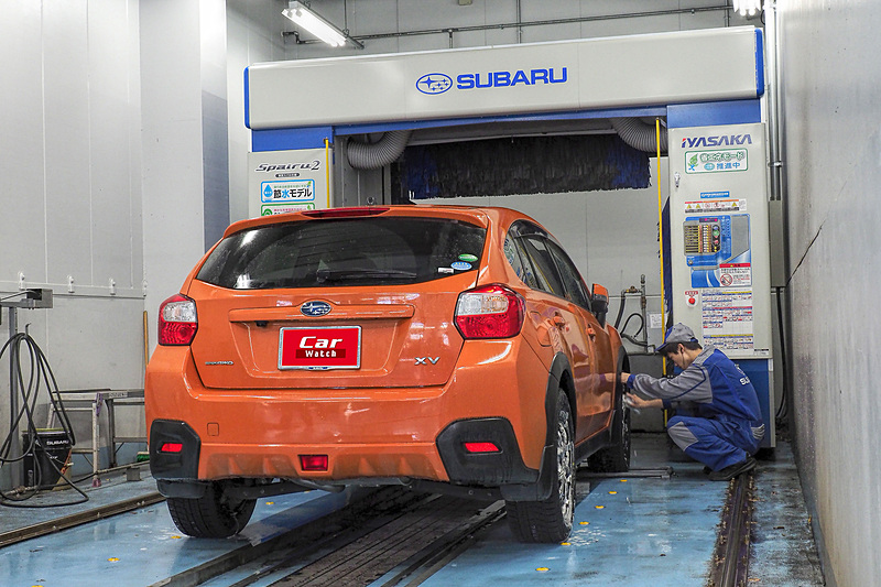 作業終了後、タイヤやホイール回りを手作業で洗ってくれた。ここの店舗では、作業後にしっかり洗車してくれるので、自分ではあまり洗車しなかったり（汗）